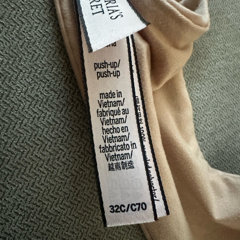NWOT! Victoria's Secret Nude Underwire Deep Plunge Push-Up Padded Bra - Picture 5 of 5